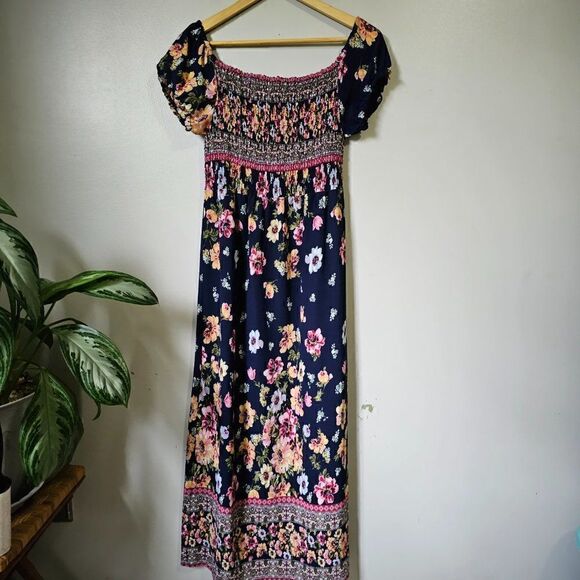 EUC LIKE NEW FLORAL BOHO SMOCKED MAXI DRESS SLIT SIDES SIZE M - Picture 1 of 16